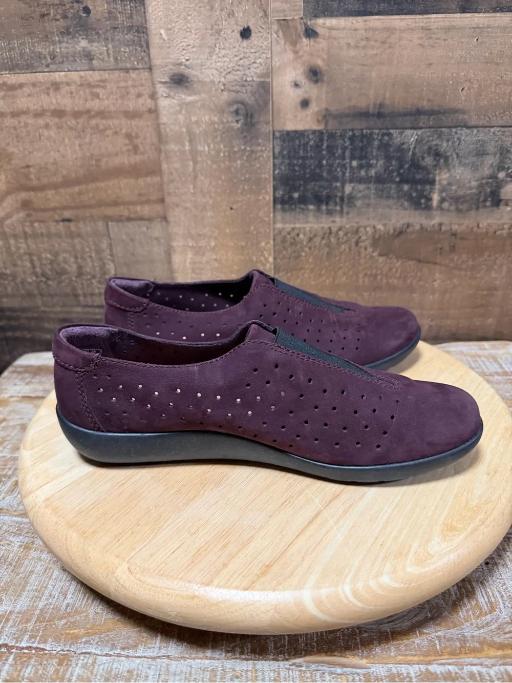 Clarks Yoxene Faye Womens 7.5 M Burgundy Nubuck Leather Slip On Shoes